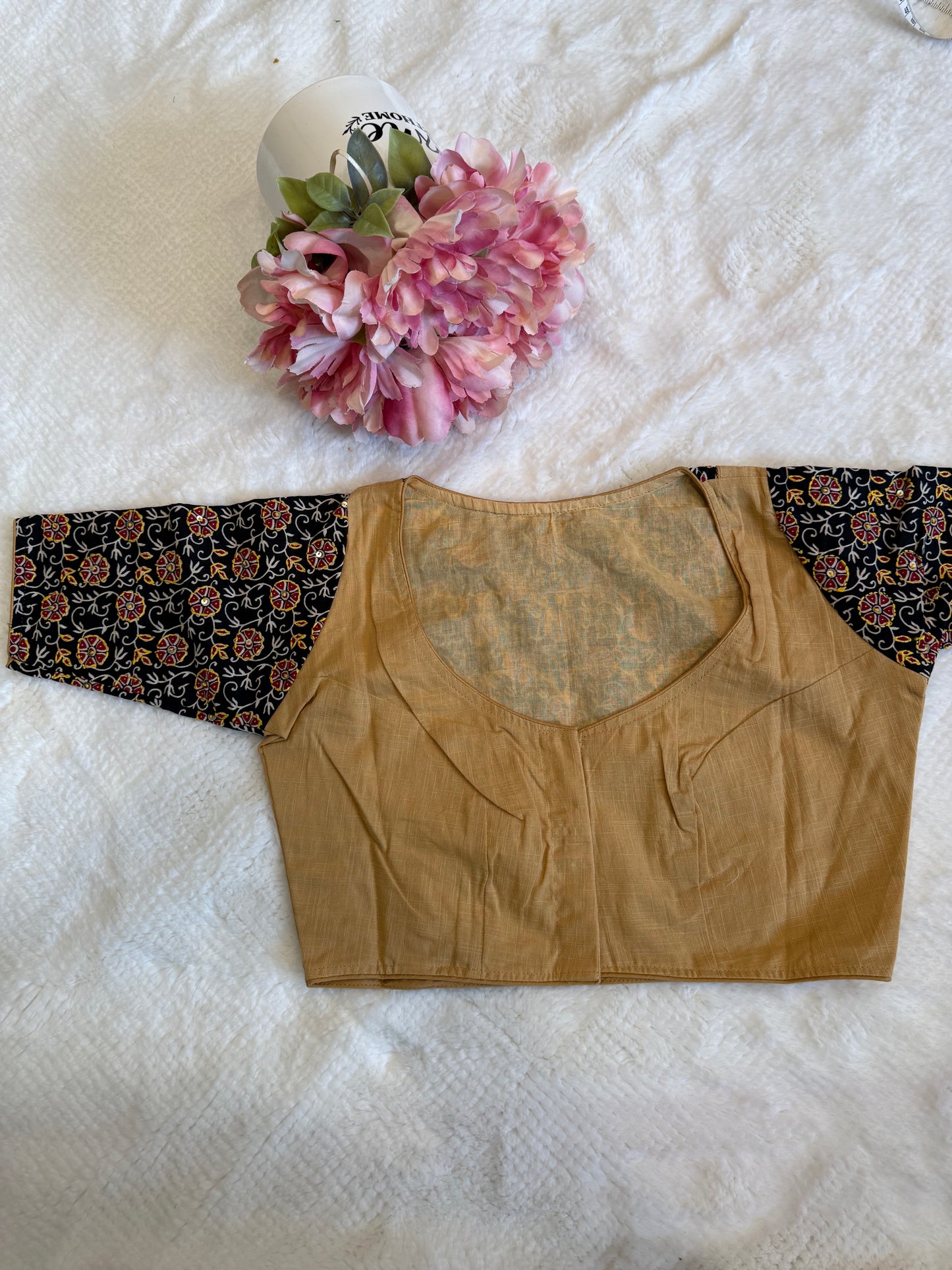 Sandal with Black and Brown Pattern Blouse D1