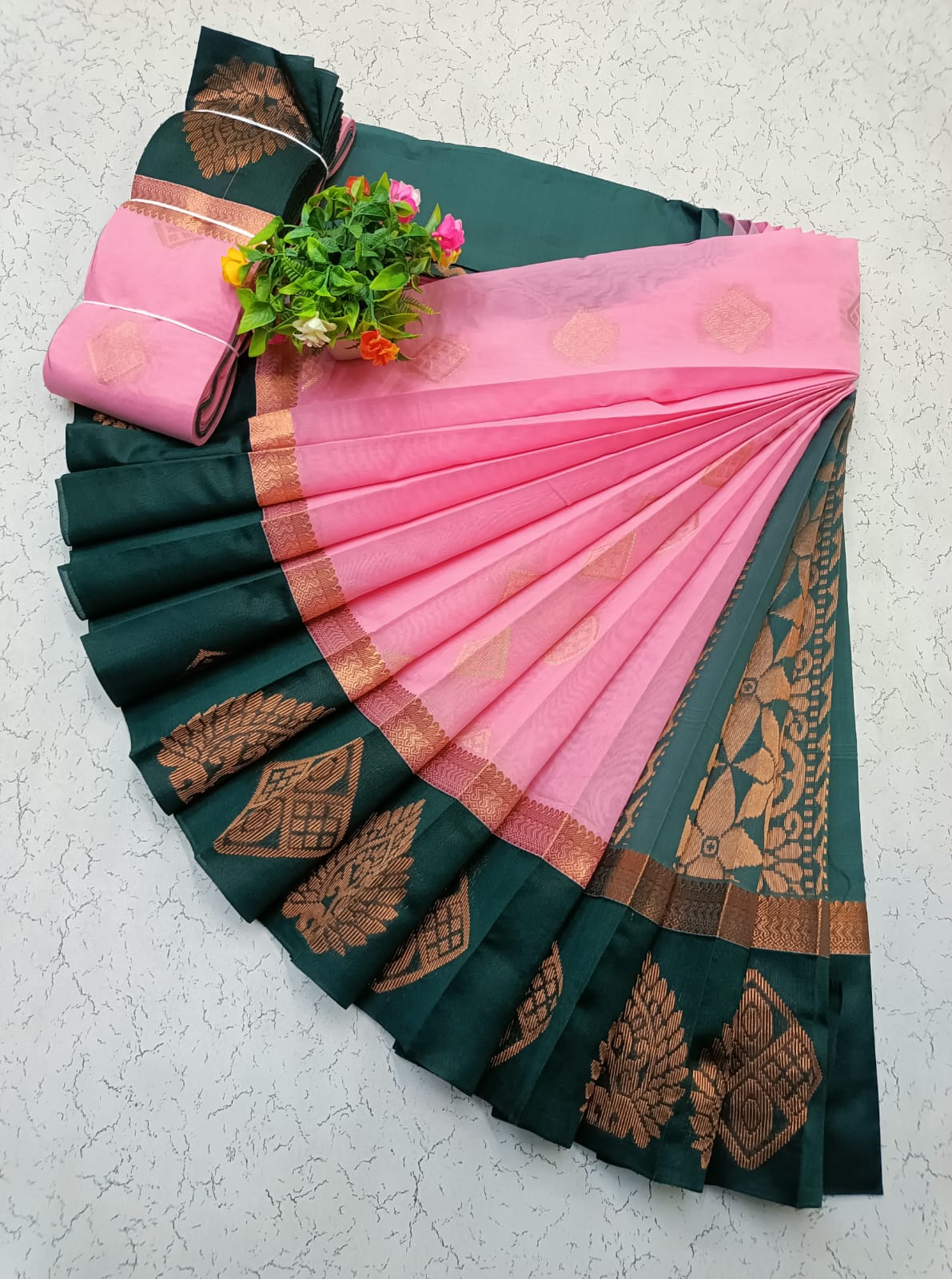 Pink and Dark Green Uppada Kotanji Border Silk Cotton Saree