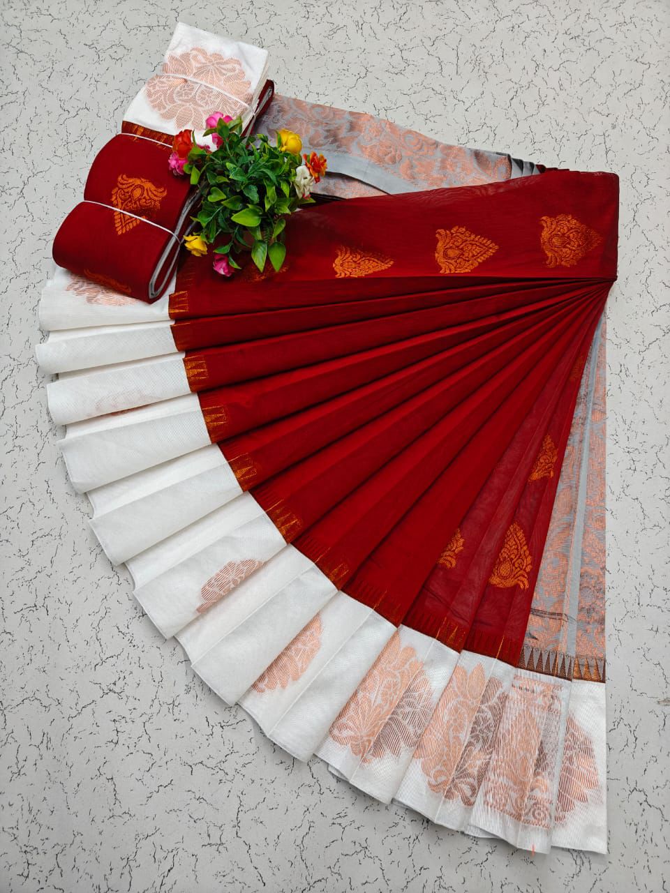 Red and White Uppada Kotanji Border Silk Cotton Saree