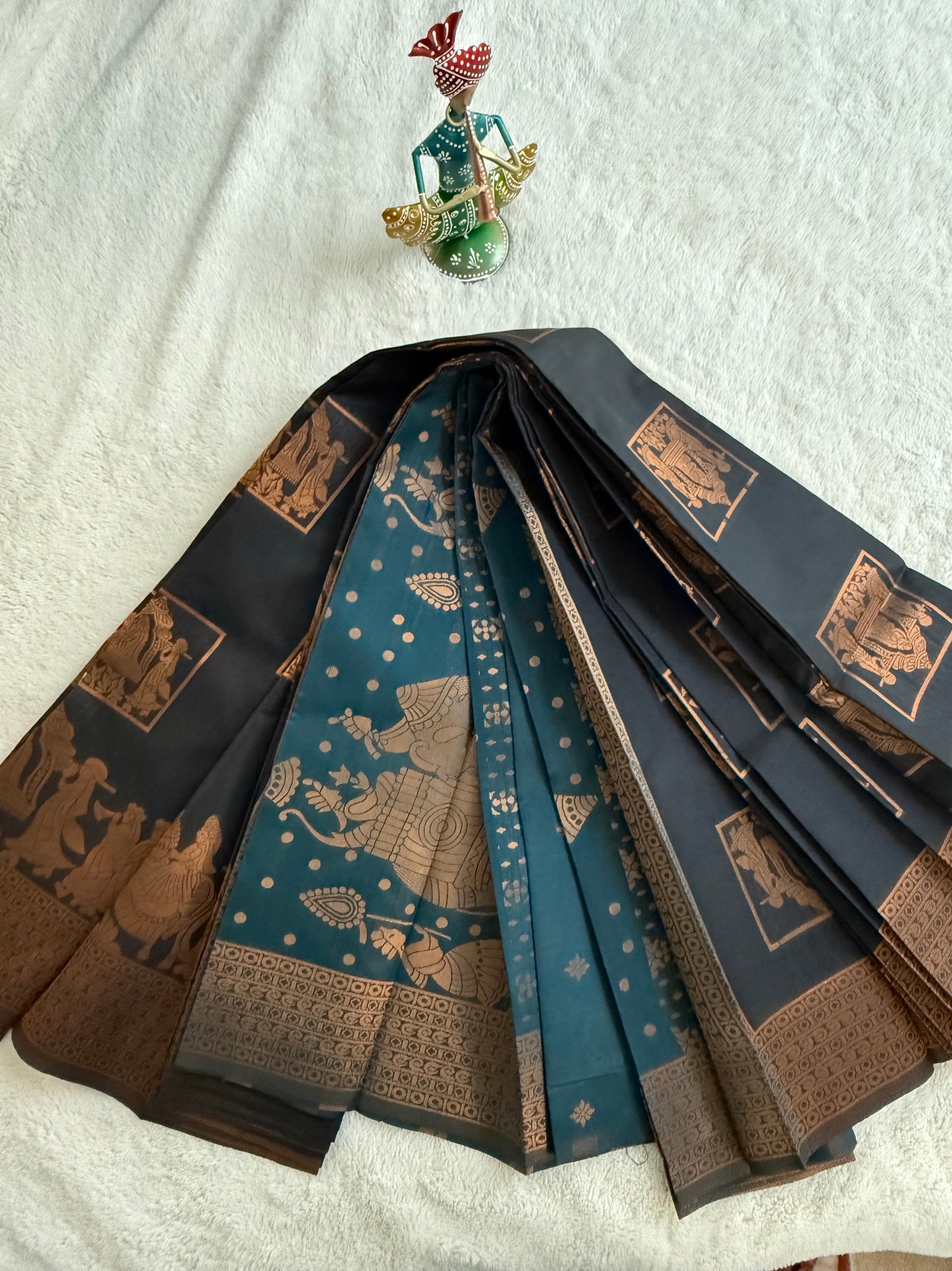 Black and Teal Pallaku Design Soft Silk Saree