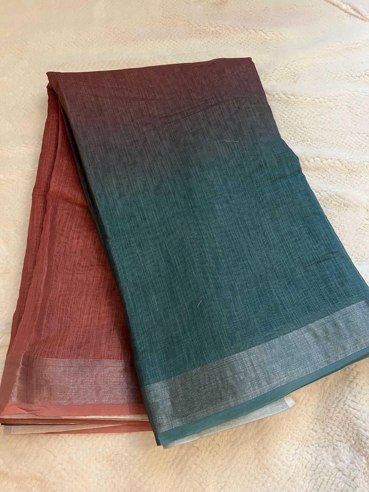 Red And Green Shilpa Linen Saree