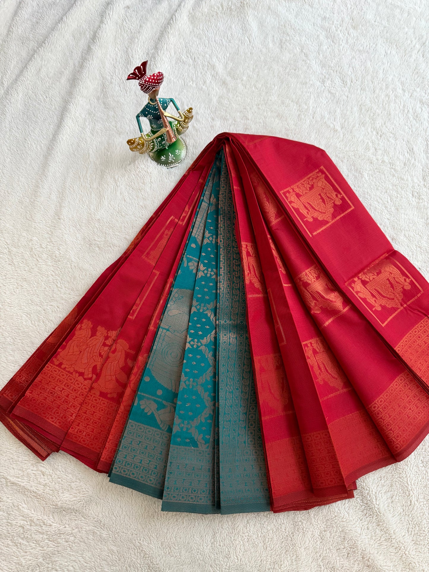 Red and Green Pallaku Design Soft Silk Saree